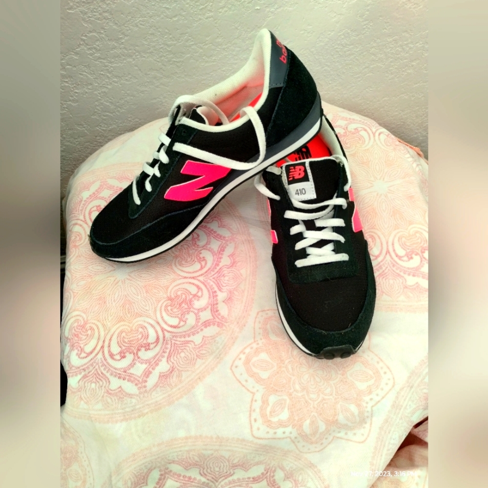 New Balance 410 Women's lightweight running shoes